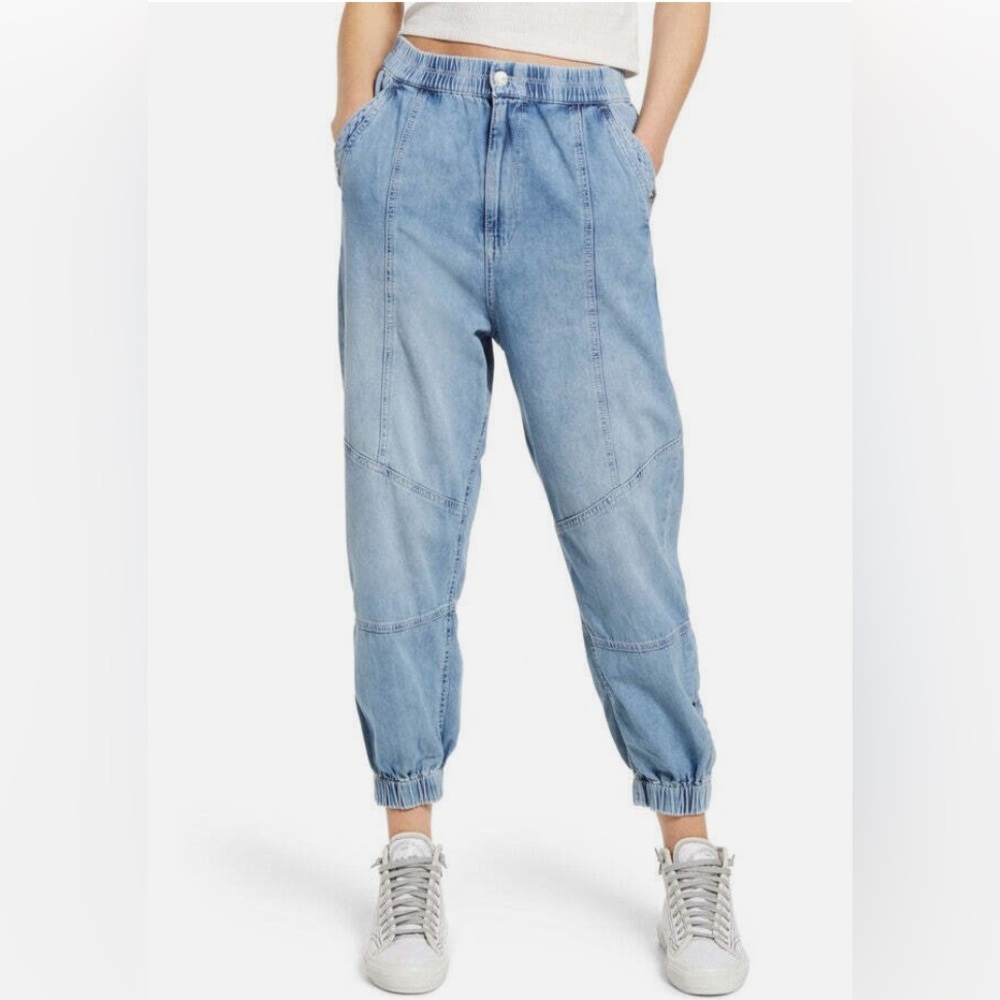 Free People We The Free Revival Women's Light Blue Denim Jogger Jeans size XS